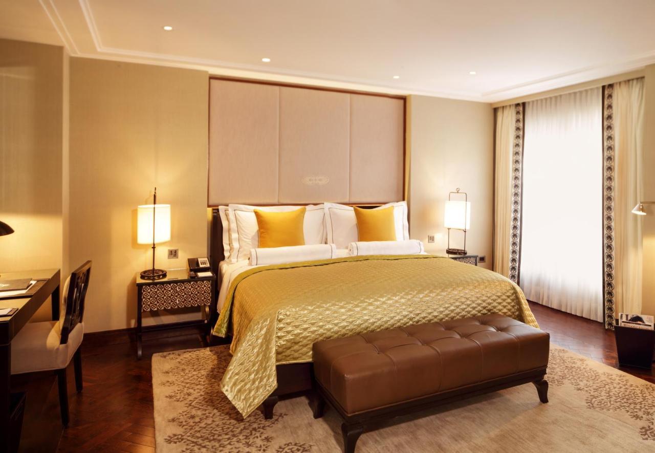 The Claridges New Delhi Hotel Exterior photo A bedroom at the Taj Mahal Palace