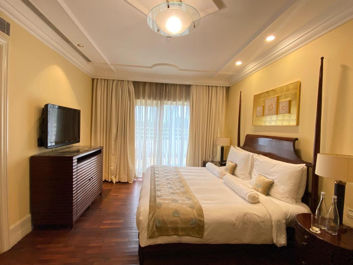 The Claridges New Delhi Hotel Exterior photo A bedroom at the Taj Bengal