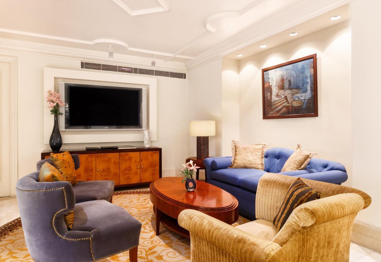 The Claridges New Delhi Hotel Exterior photo Living room