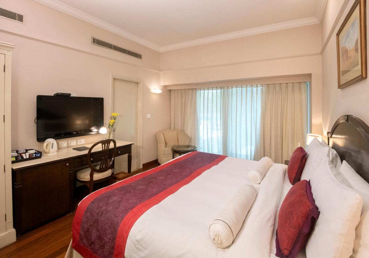 The Claridges New Delhi Hotel Exterior photo A room at the Taj Bengal
