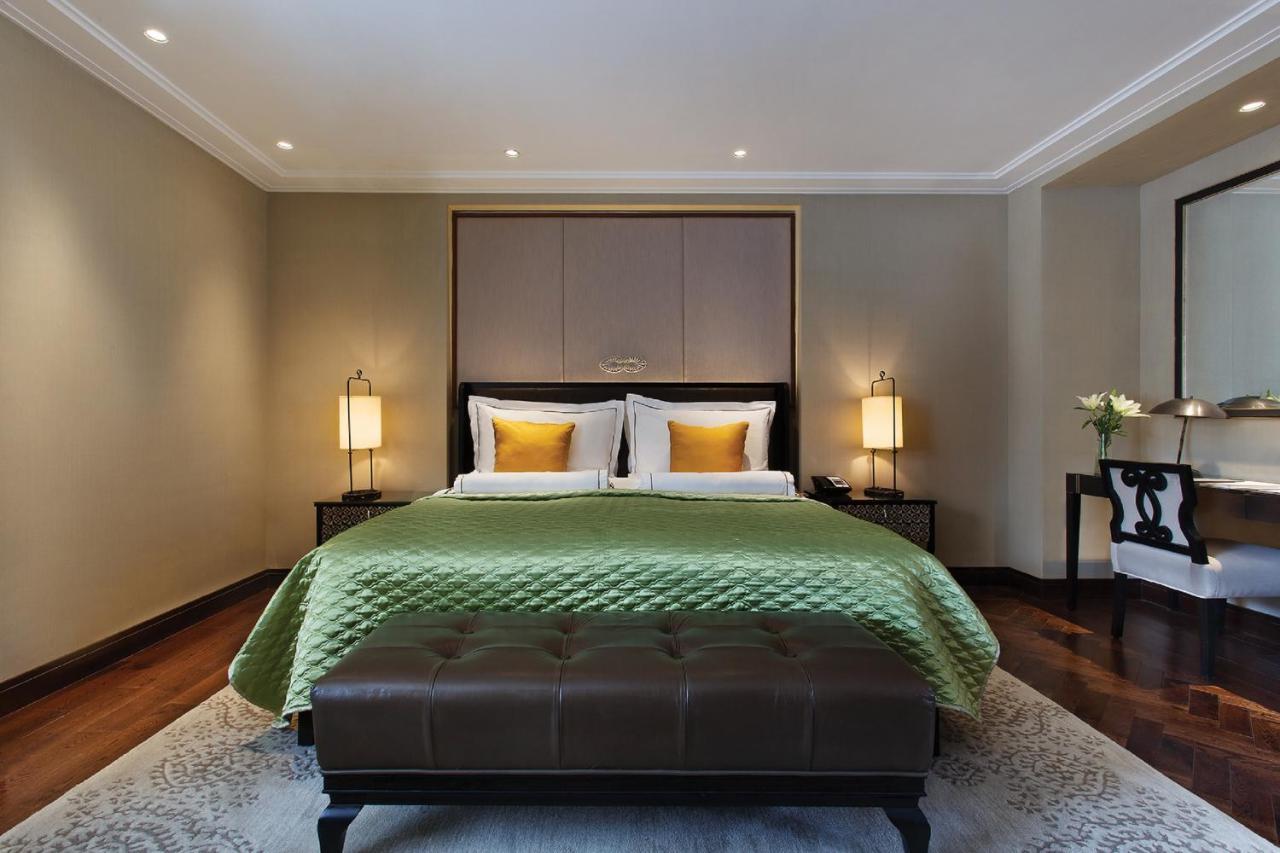 The Claridges New Delhi Hotel Exterior photo A bedroom at the Mandarin Oriental, London