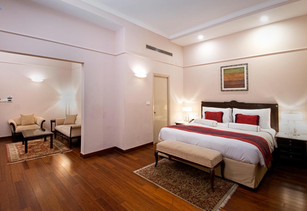 The Claridges New Delhi Hotel Exterior photo Suite at the Taj Bengal