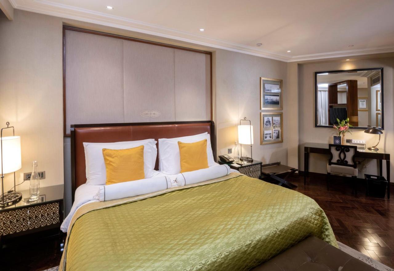 The Claridges New Delhi Hotel Exterior photo A room at the Taj Mahal Palace