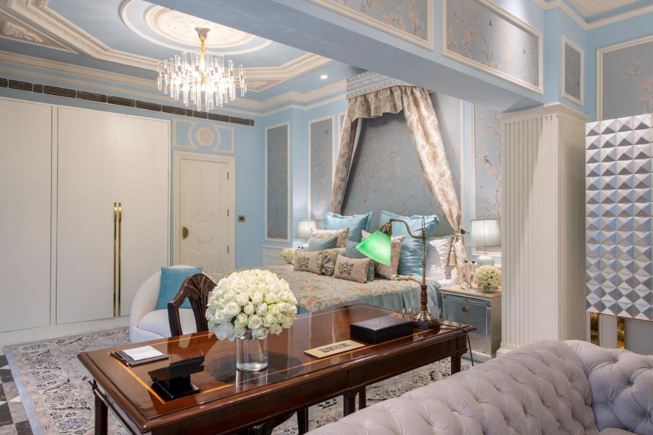 The Claridges New Delhi Hotel Exterior photo A bedroom at the hotel