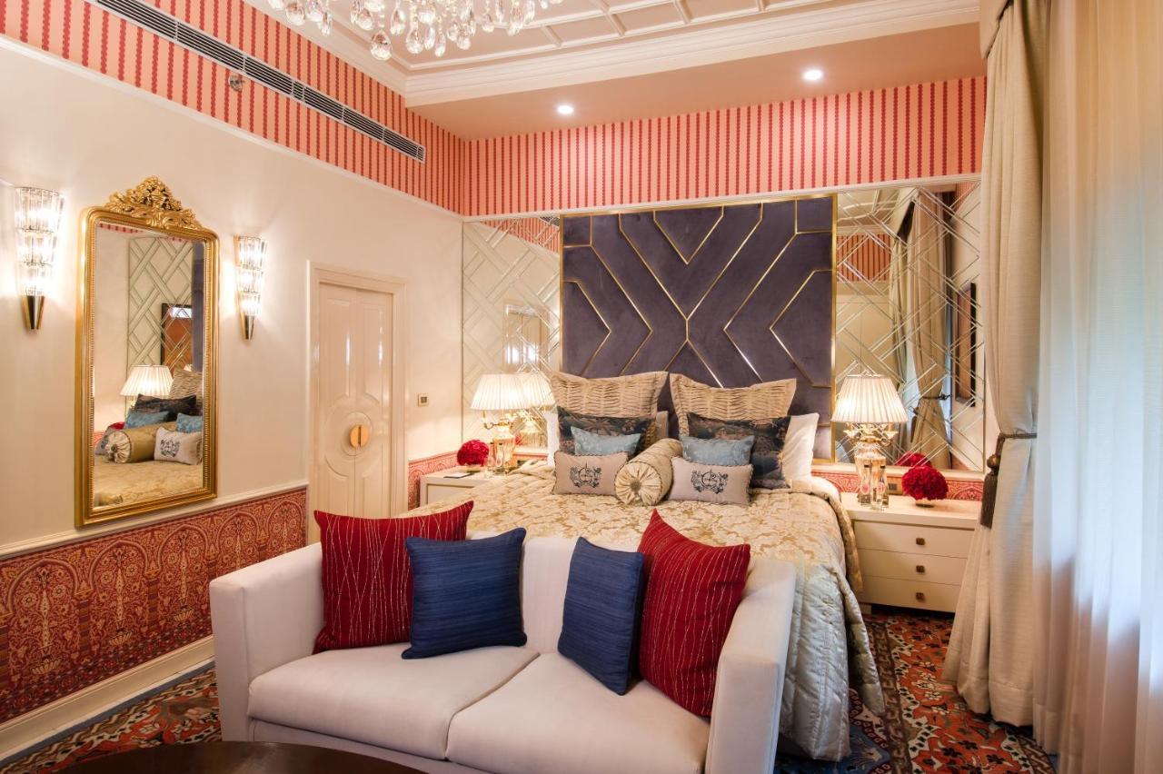 The Claridges New Delhi Hotel Exterior photo A bedroom at the Taj Mahal Palace
