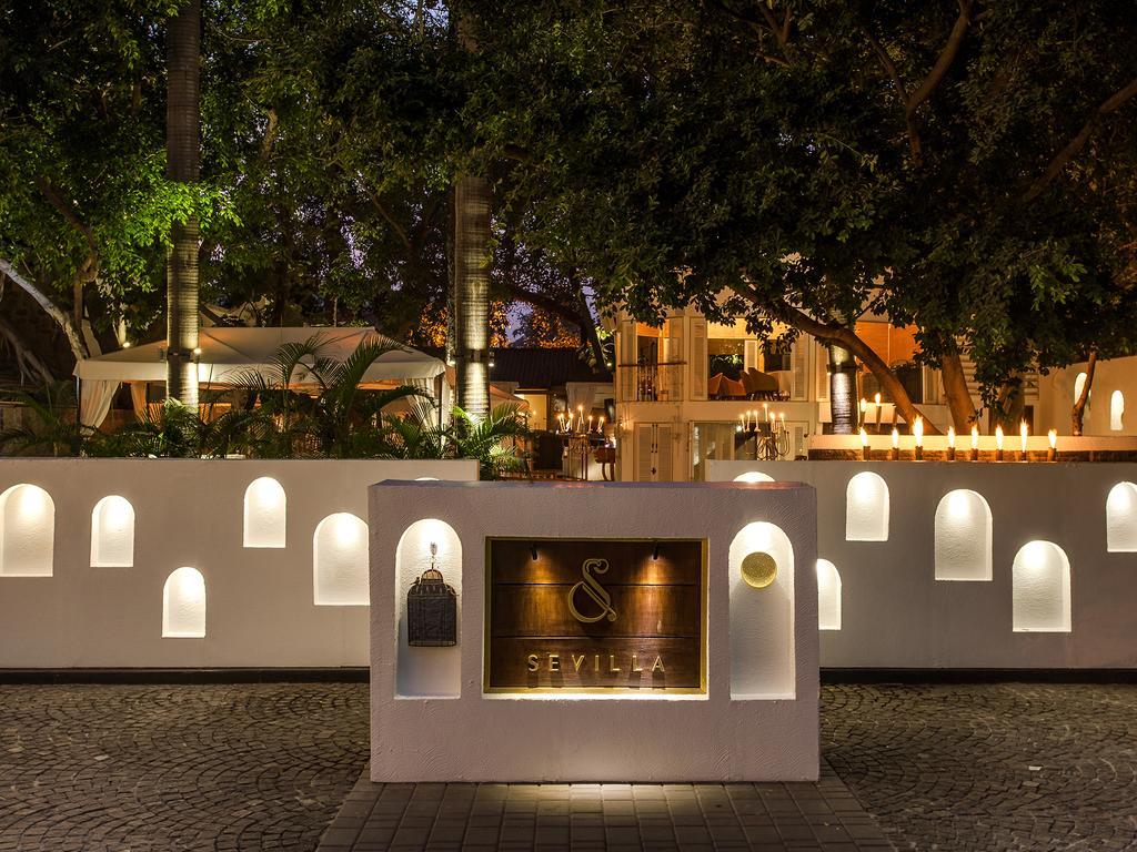 The Claridges New Delhi Hotel Exterior photo The entrance of the restaurant